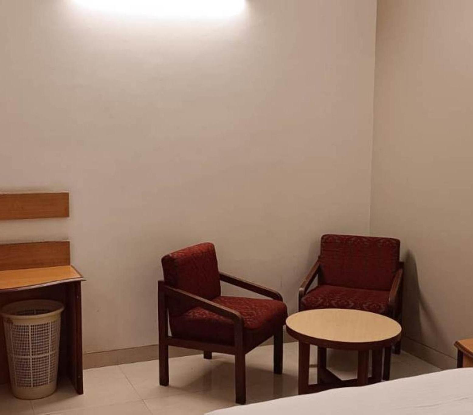 Hotel Woodland Kolhapur Buitenkant foto