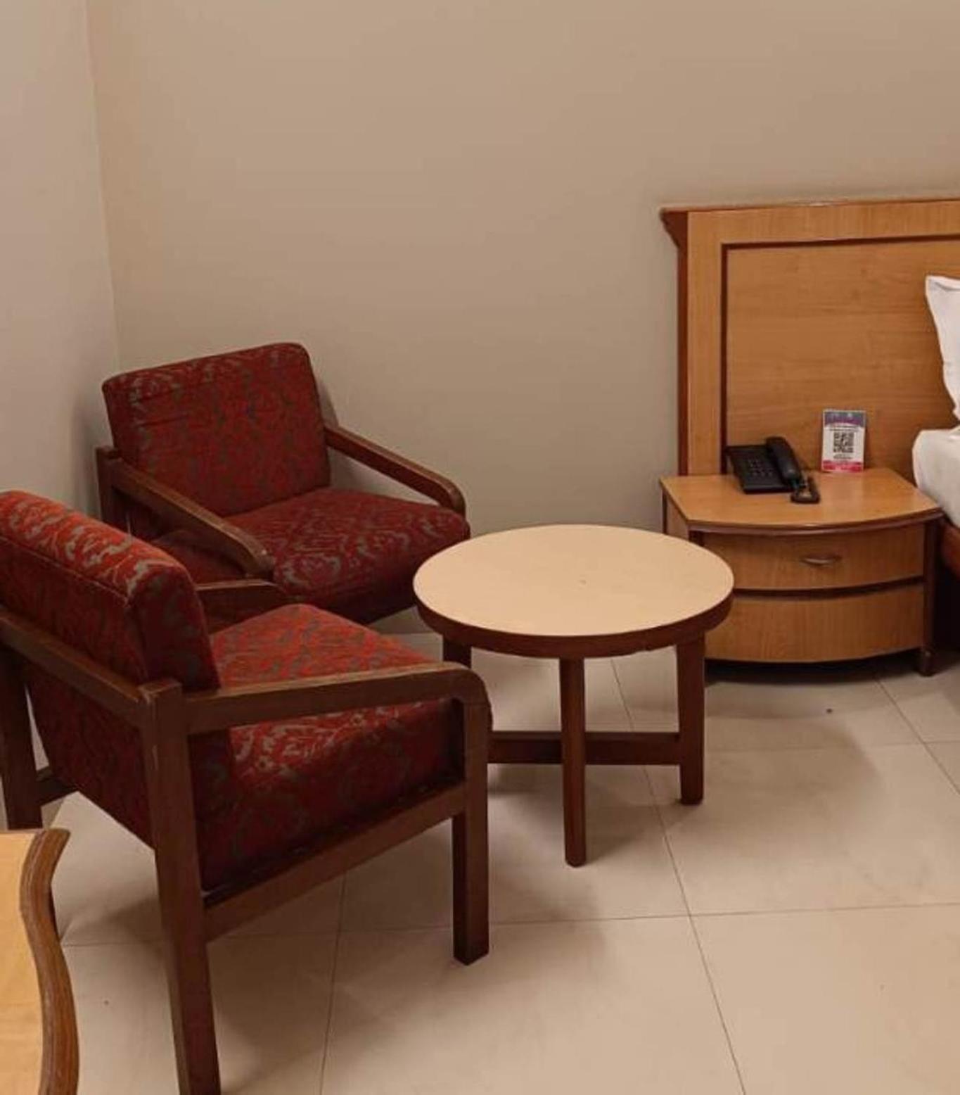 Hotel Woodland Kolhapur Buitenkant foto