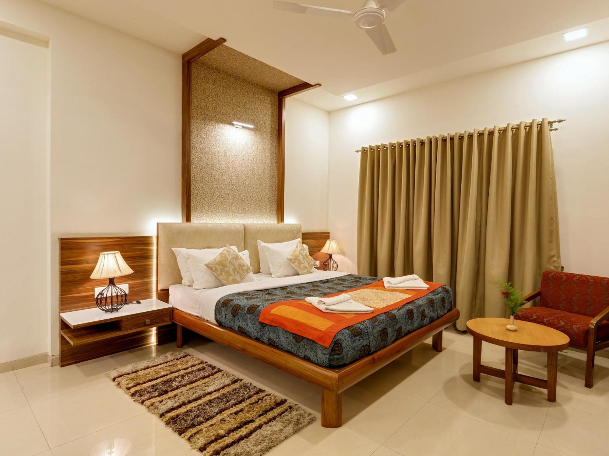 Hotel Woodland Kolhapur Buitenkant foto