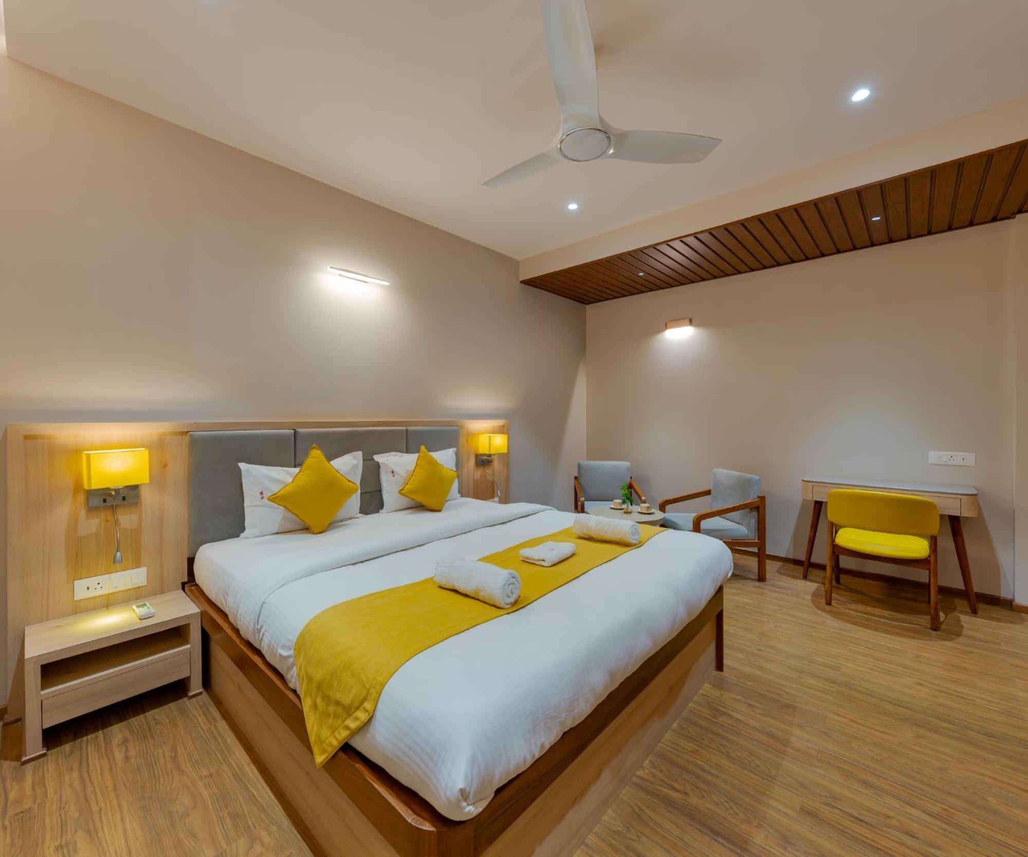 Hotel Woodland Kolhapur Buitenkant foto
