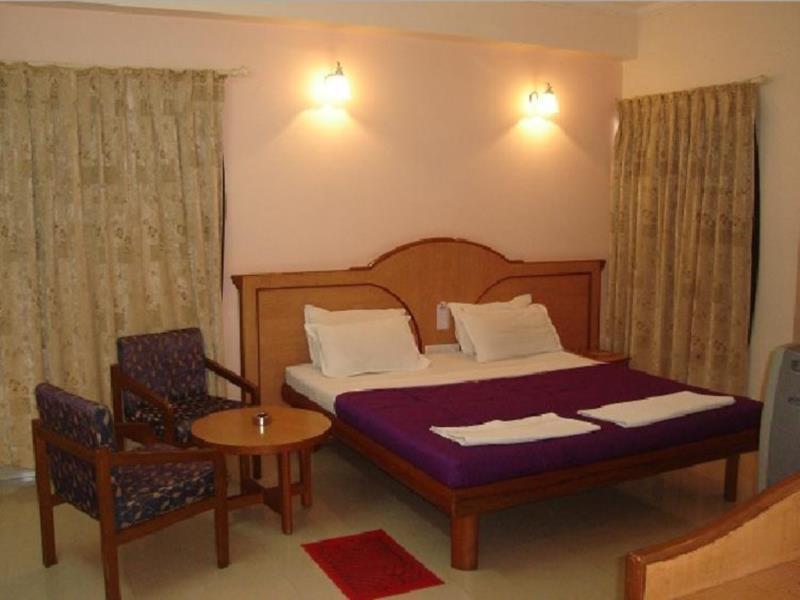 Hotel Woodland Kolhapur Buitenkant foto