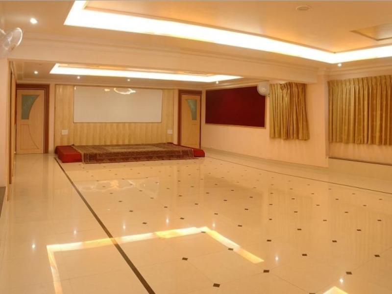 Hotel Woodland Kolhapur Buitenkant foto