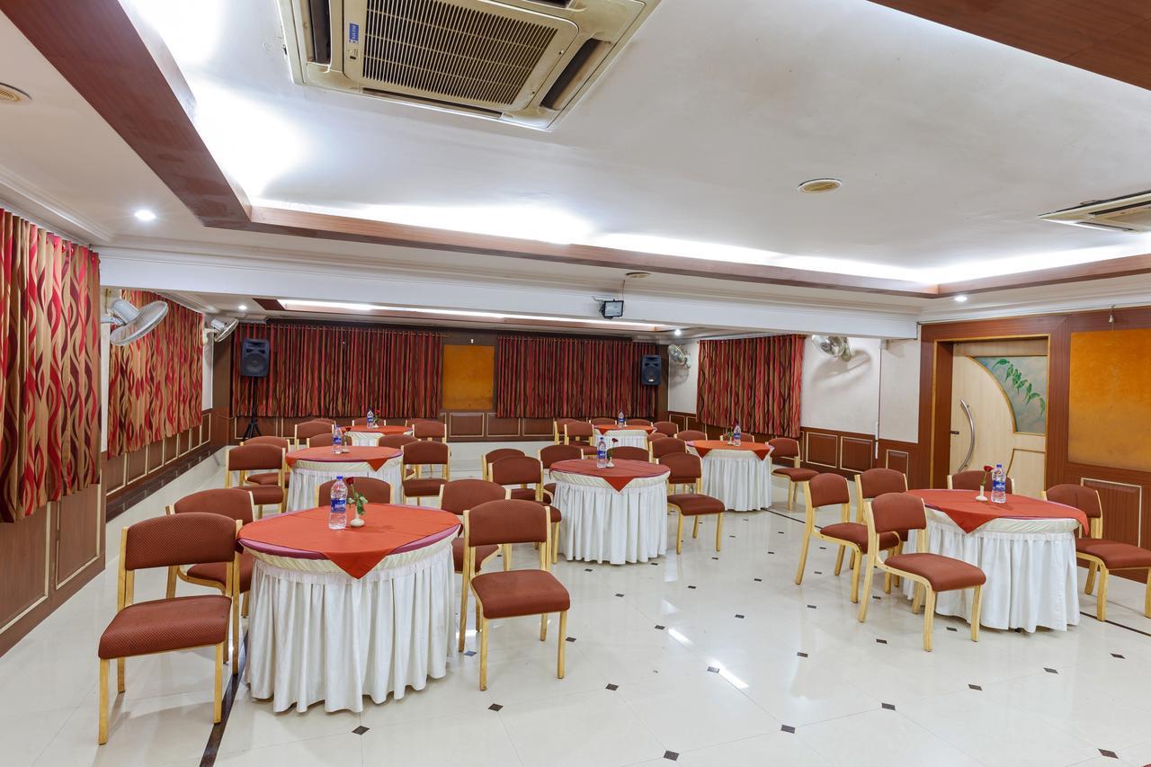 Hotel Woodland Kolhapur Buitenkant foto